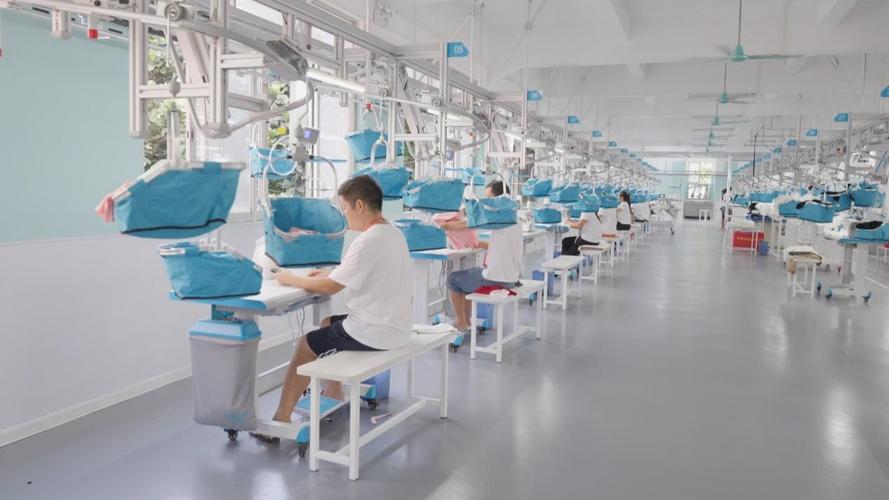 使用服装自动吊挂系统设备的工厂